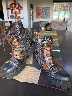 L’artiste Lace-Up Side-Zip Platform Boots - Black and Orange Size 39